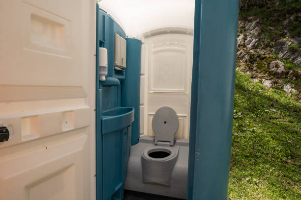 Best Portable restroom trailer rental  in Clive, IA