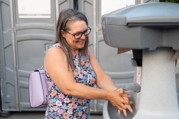 Best Portable bathroom rental  in Clive, IA